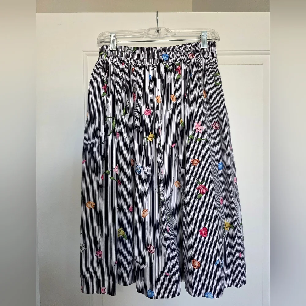 H&M Navy & White Pinstripe A-Line Skirt with Multicolor Floral print - Picture 6 of 8